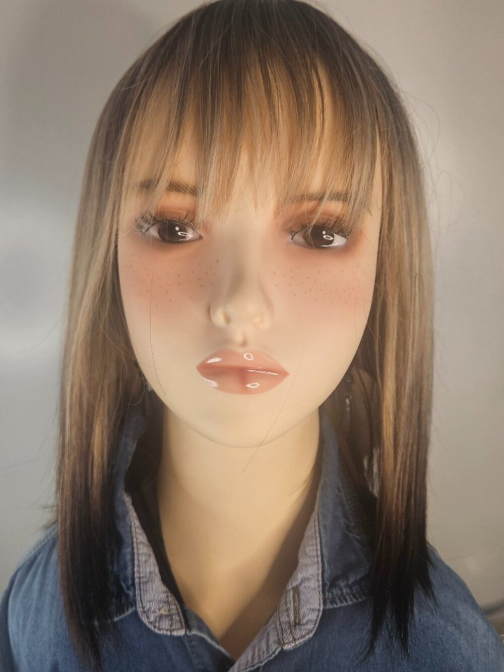 Y2K Reverse Ombre Blonde Dark Brown Ends Blunt Cut Should Bob